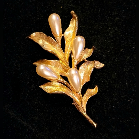 Vintage Arthur Pepper Gold-tone & Faux Pearl Brooch - Picture 2 of 6